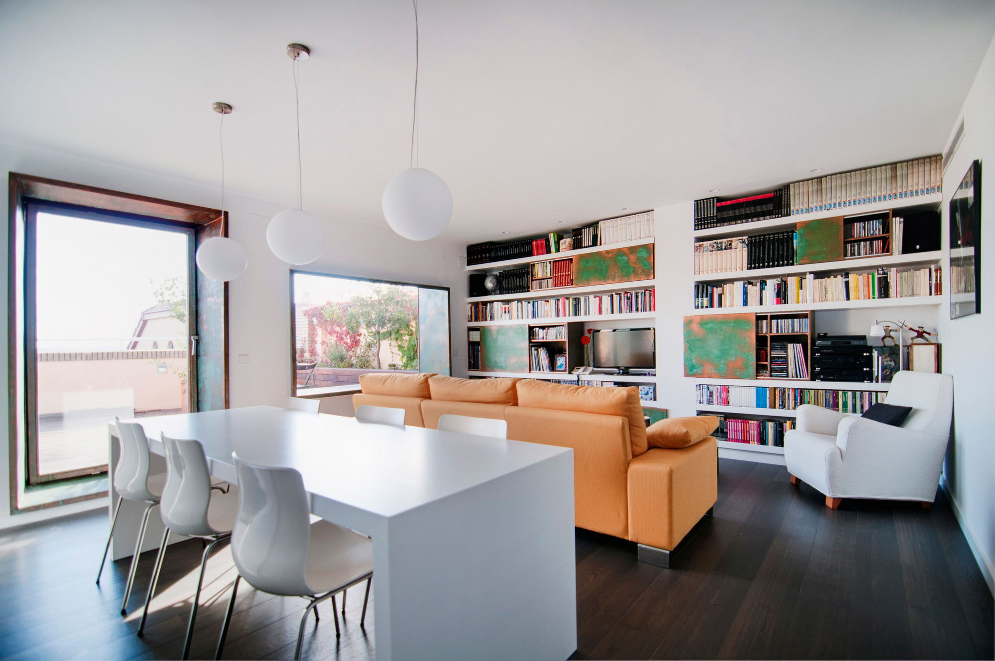 Bright Penthouse by Area Arquitectura Design