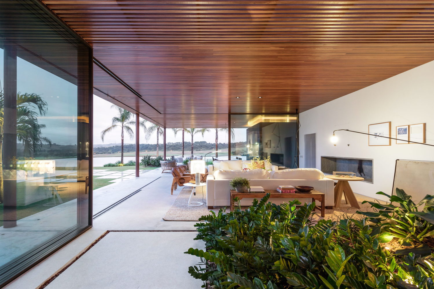 BF House by Jacobsen Arquitetura`