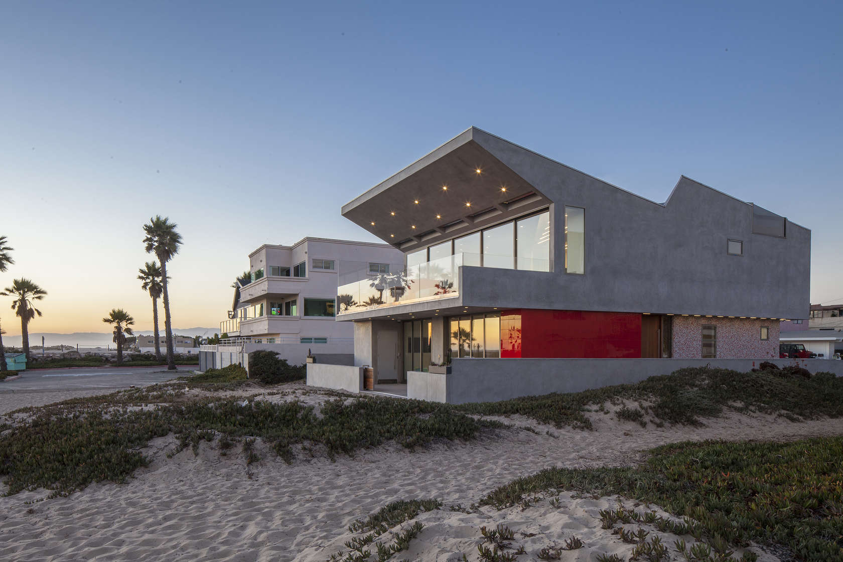 Silver Strand Beach House by Robert Kerr Architecture Design