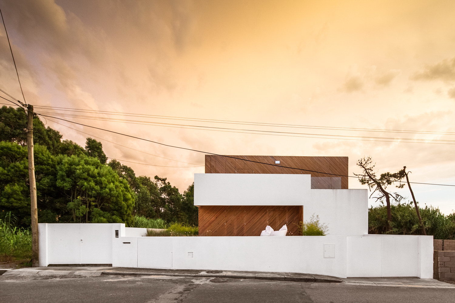 Silver Wood House by 3r Ernesto Pereira