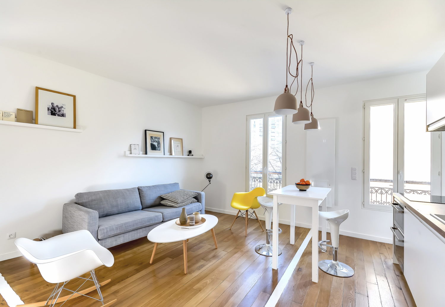 Tiny flat in Paris by Richard Guilbault