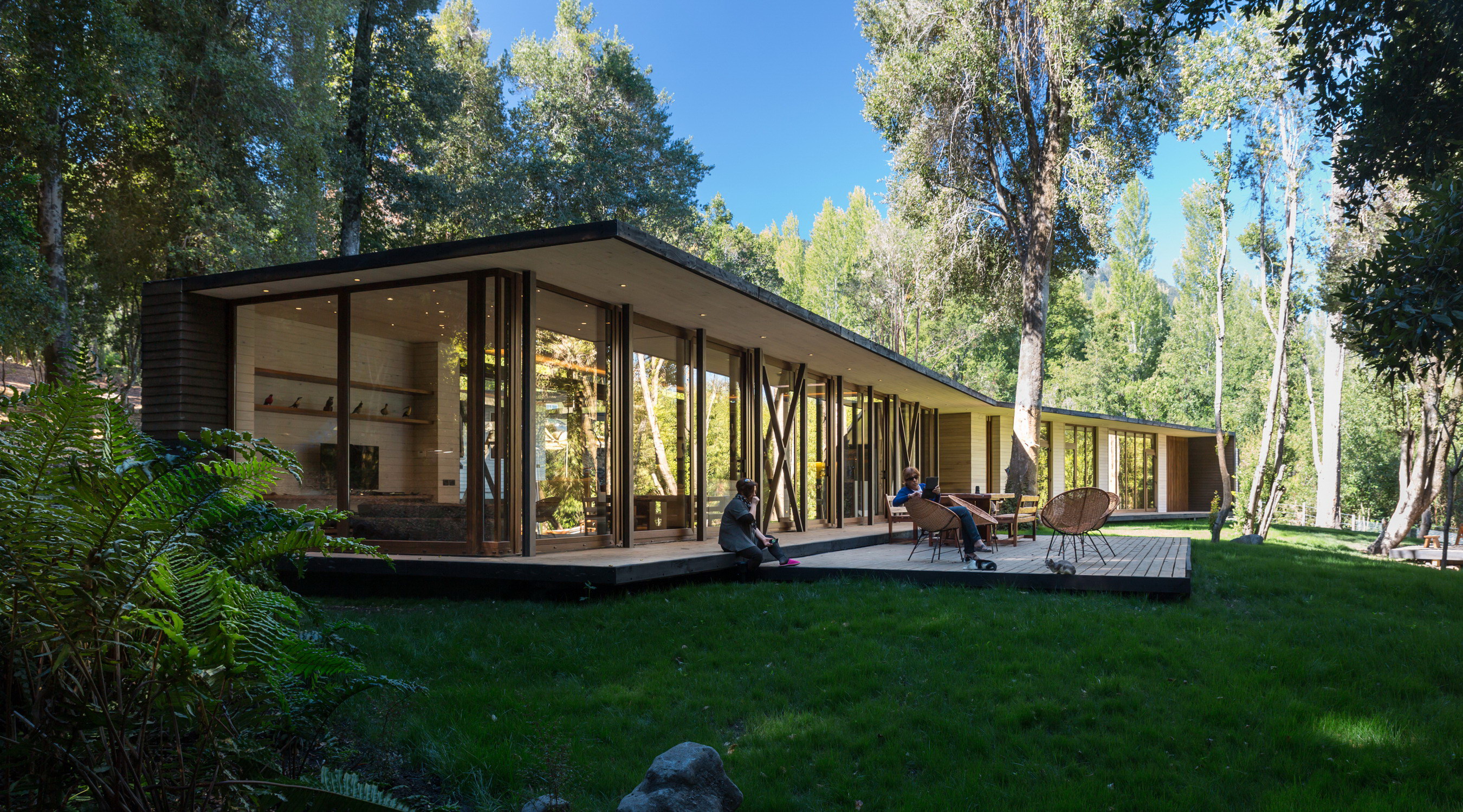 House in Lake Villarrica by Planmaestro