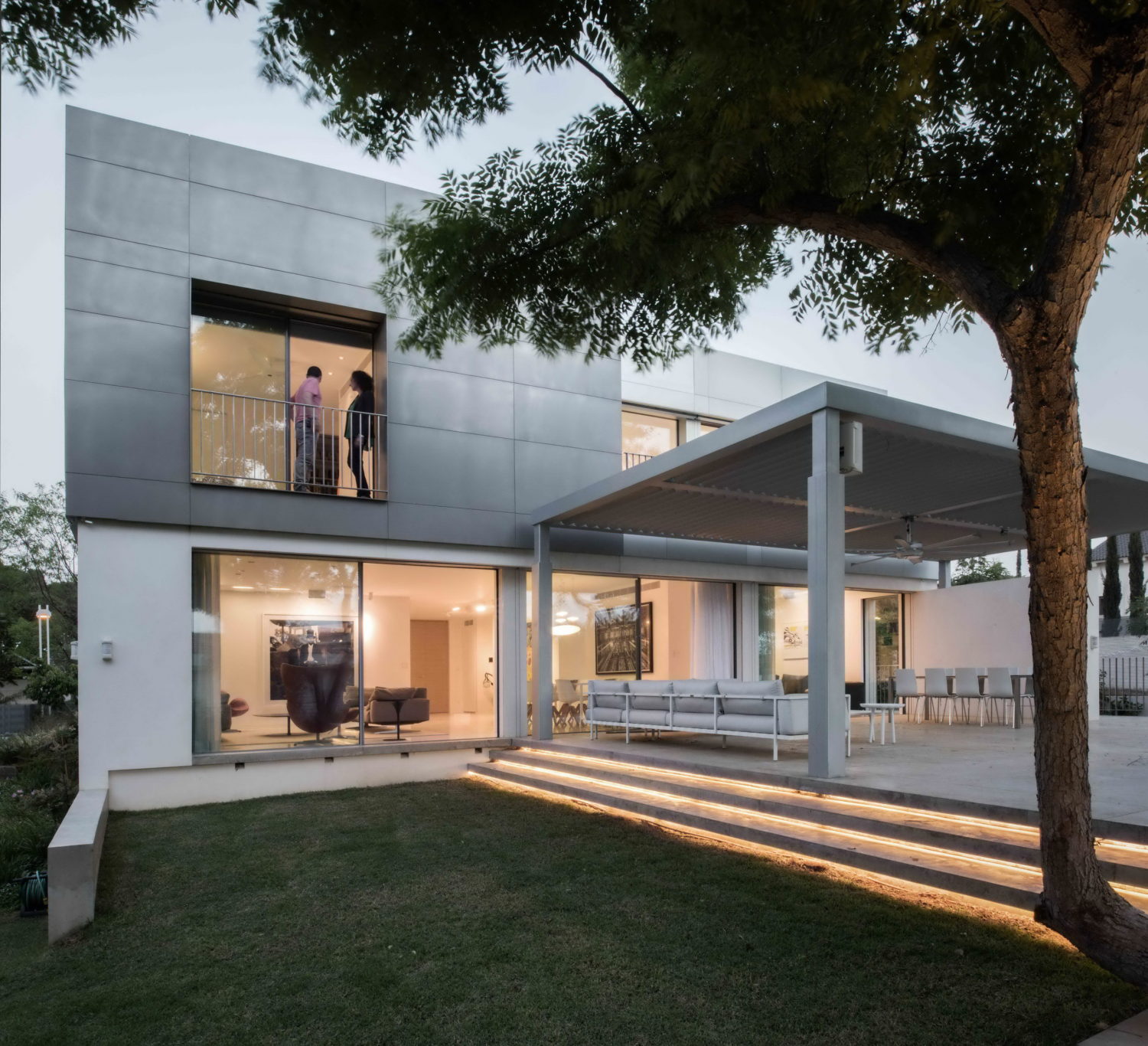 Kol-Tzivio | Aluminum Vested Home by Studio de Lange