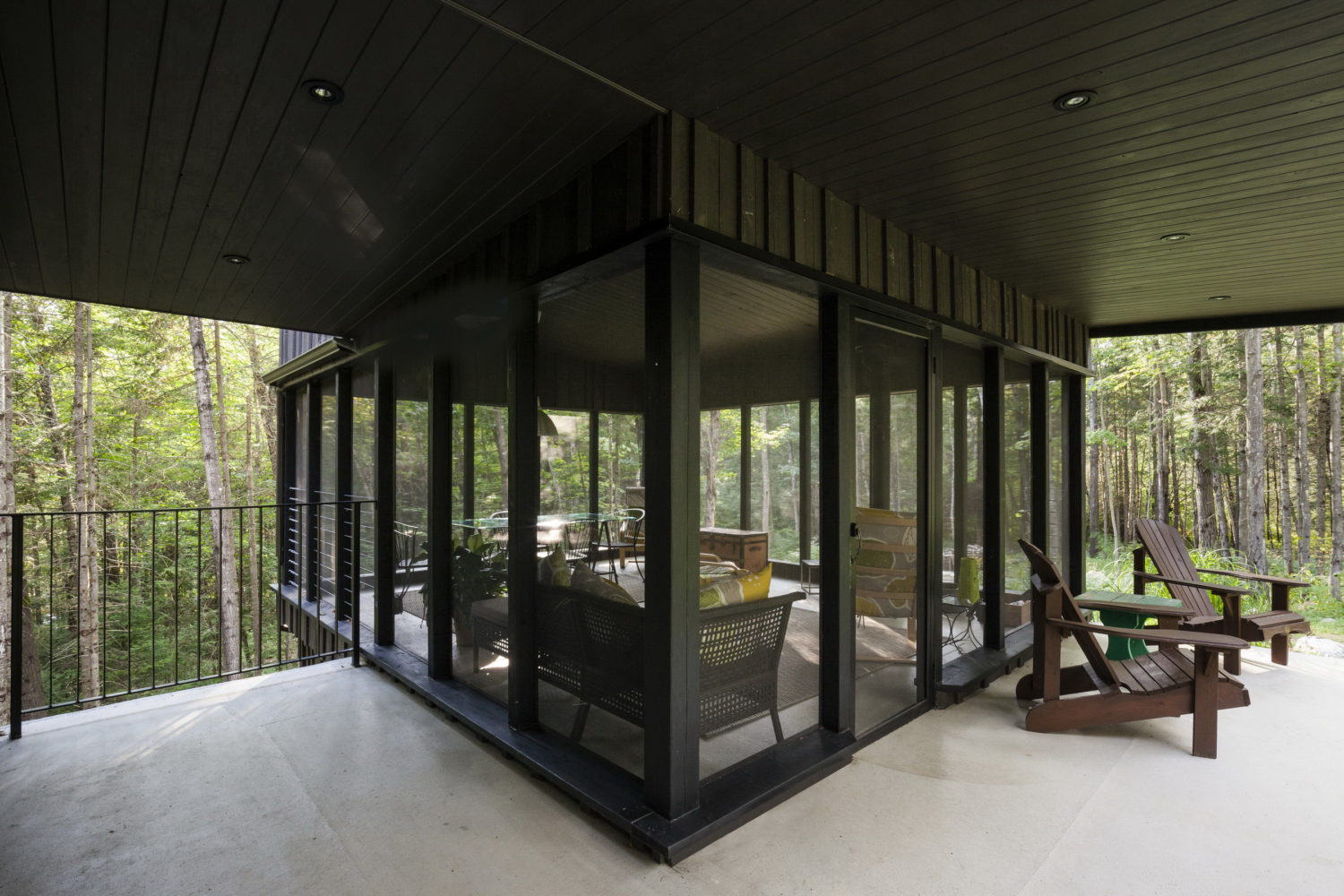 La Cache | Forest house by Nathalie Thibodeau Architecte