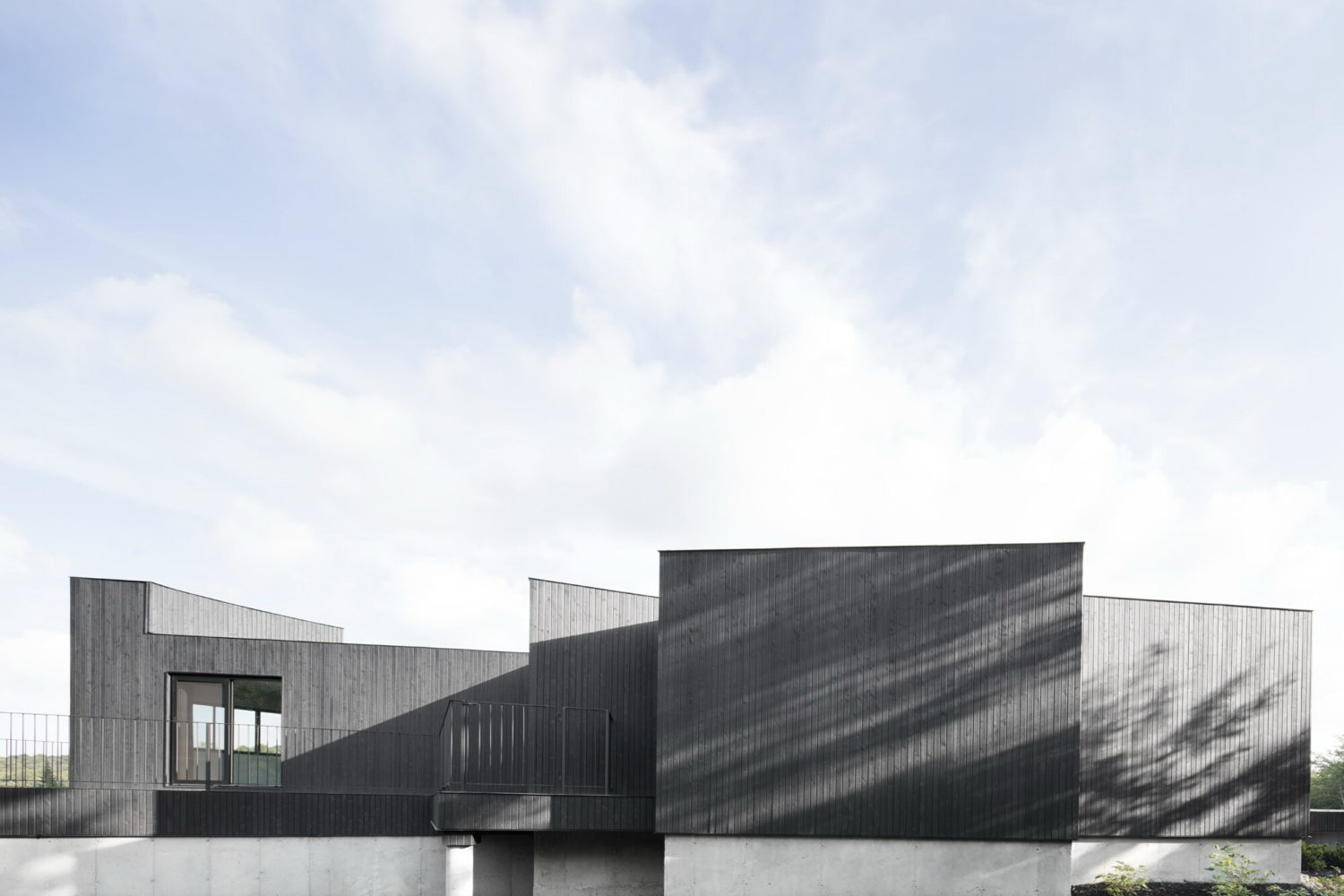 La Héronnière | House by Alain Carle Architecte