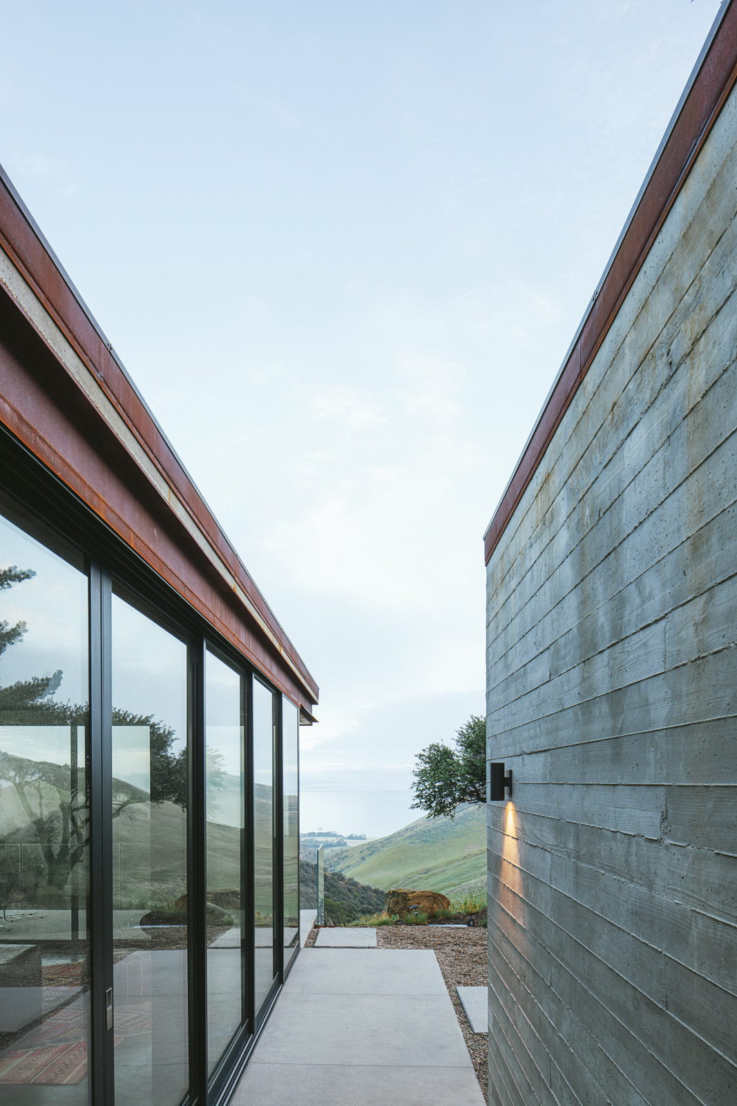 Off-Grid Guest House by Anacapa
