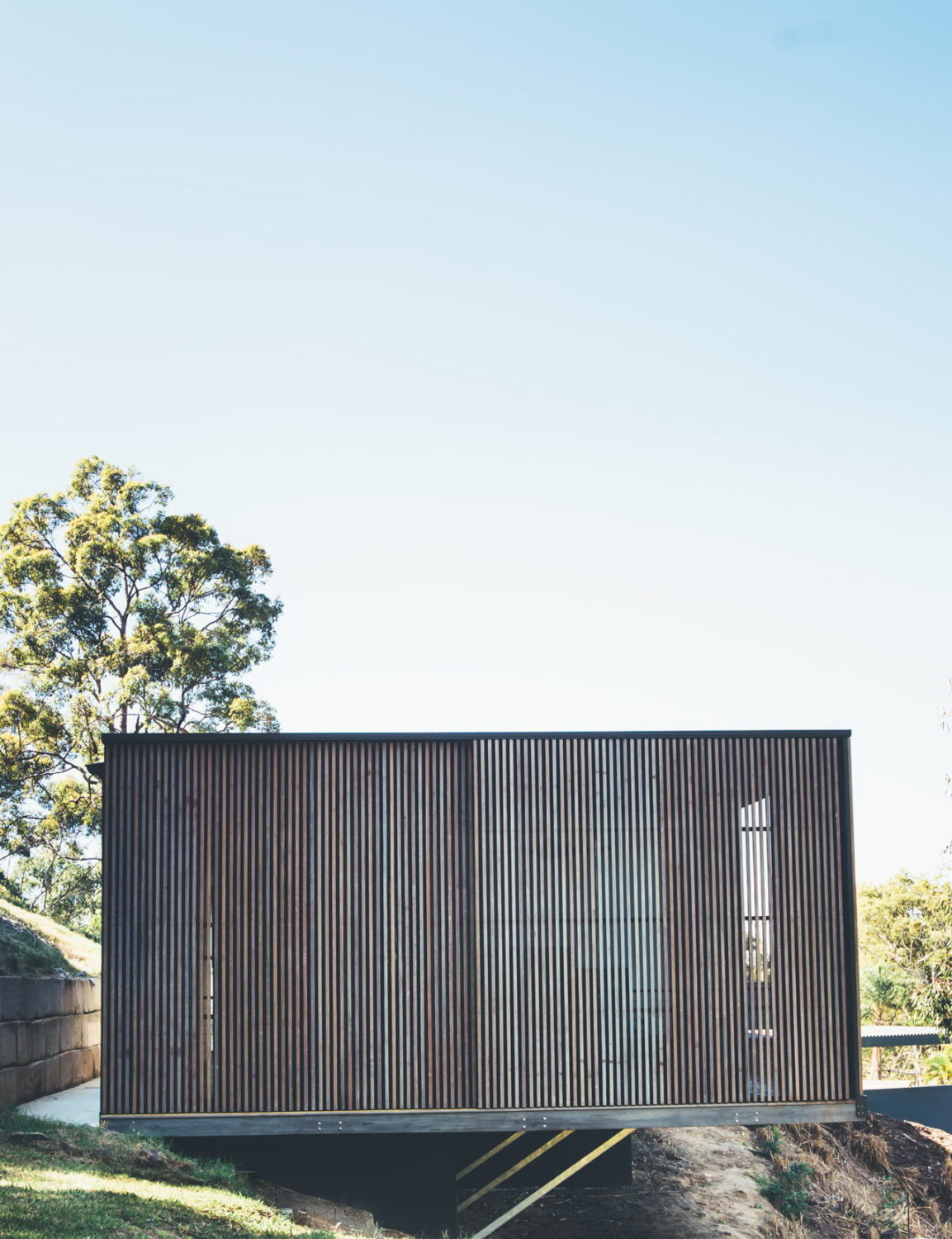 Tinbeerwah House | A Pavilion-Style House by Teeland Architects