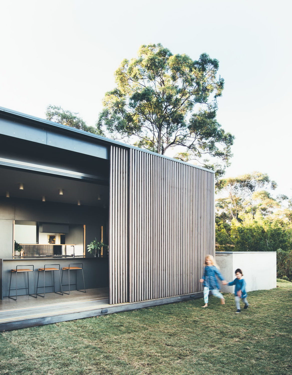 Tinbeerwah House | A Pavilion-Style House by Teeland Architects