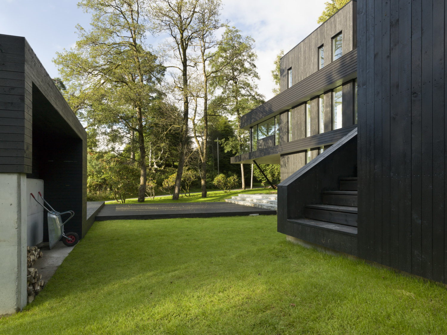 Villa S | Dark Modern Home by Saunders Architecture