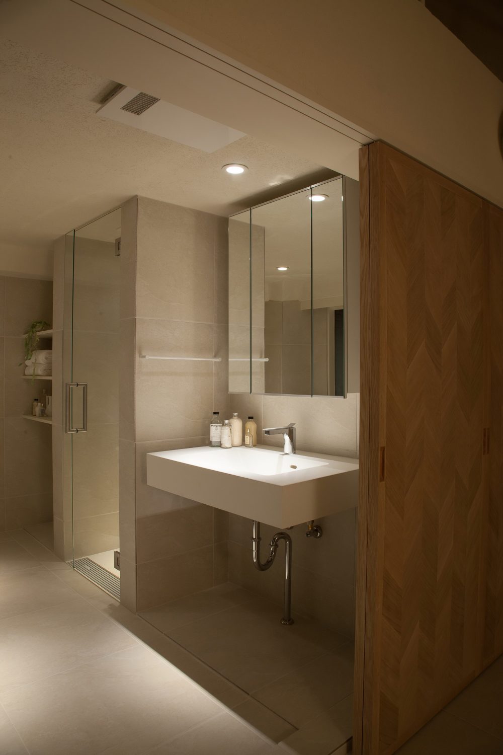 Tiny Tokyo Apartment by Hiroyuki Ogawa Architects
