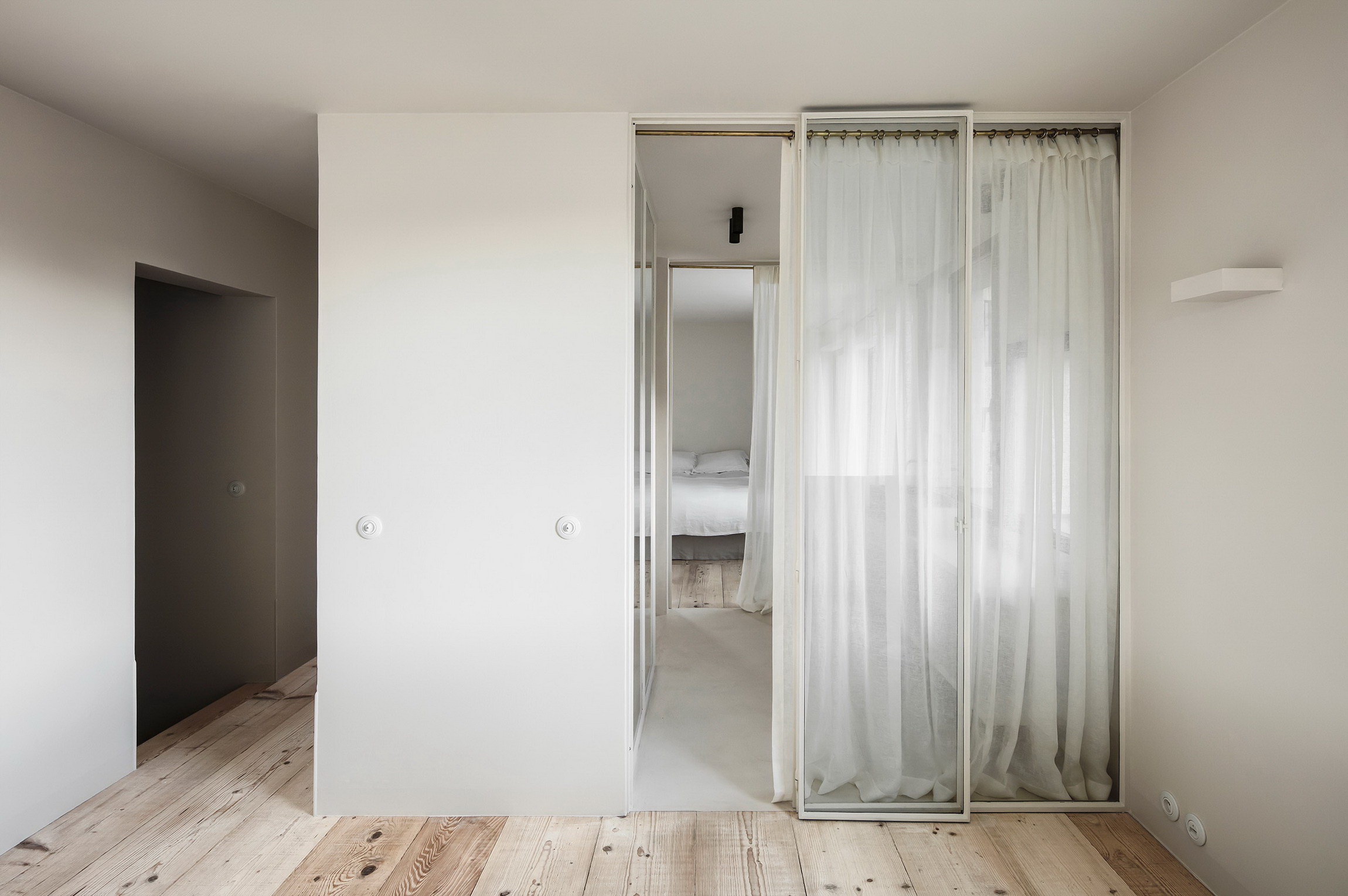 Cube Apartment V-S | Minimalist Duplex Apartment by Arjaan De Feyter