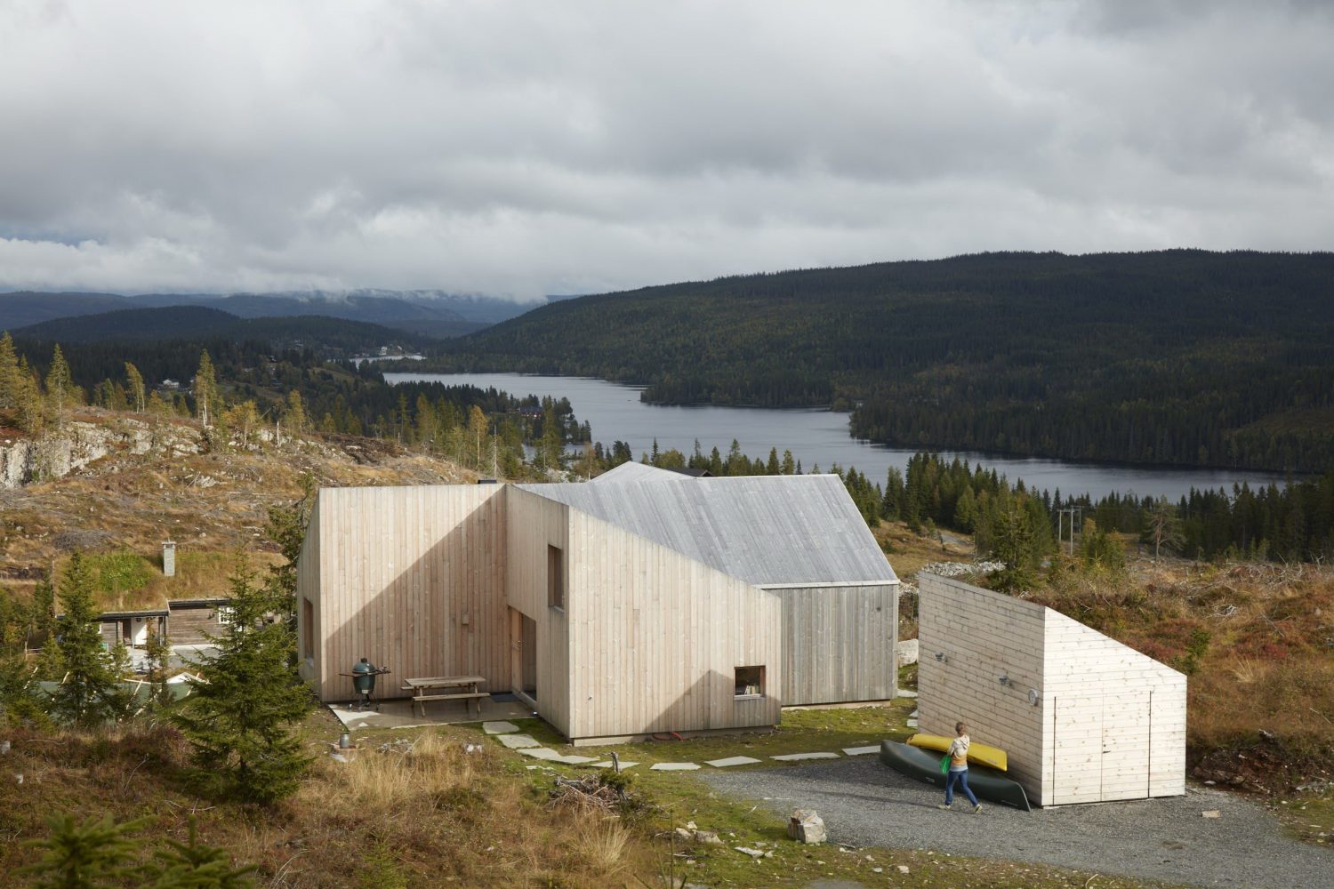 Mylla Hytte | Pine-Clad Cabin by Mork Ulnes Architects