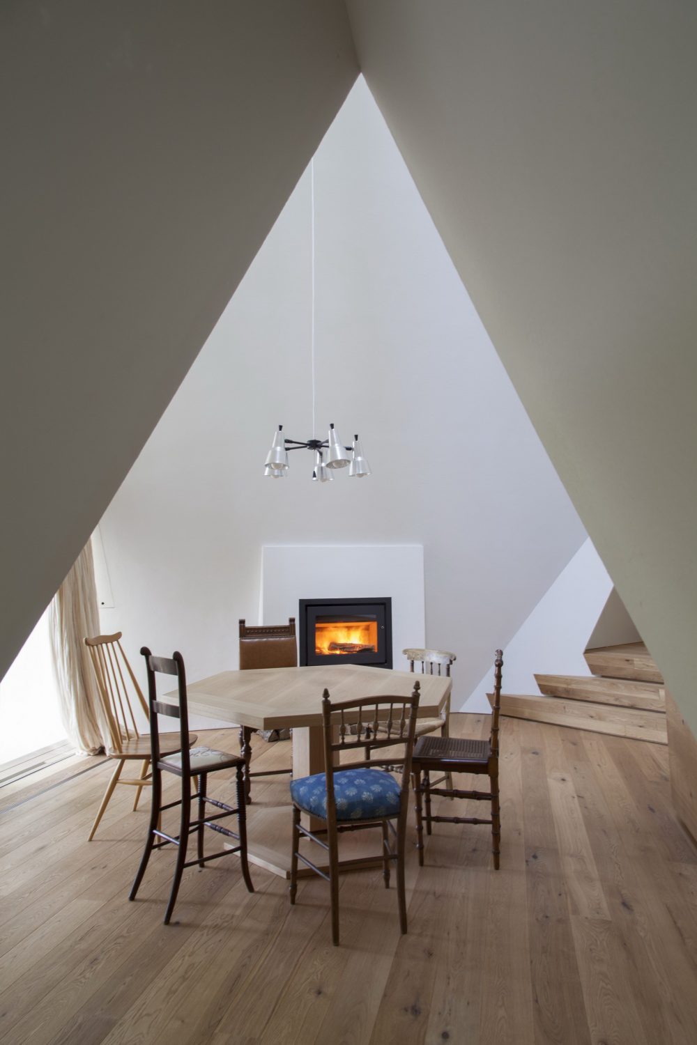 Nasu Tepee | A Tipi-Shaped House by Hiroshi Nakamura & NAP
