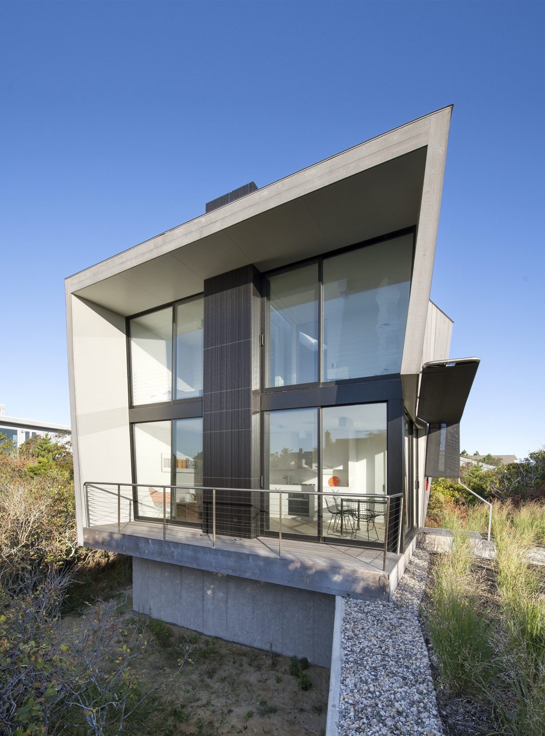 Beach Hampton | Timber-Clad House by Bates Masi Architects