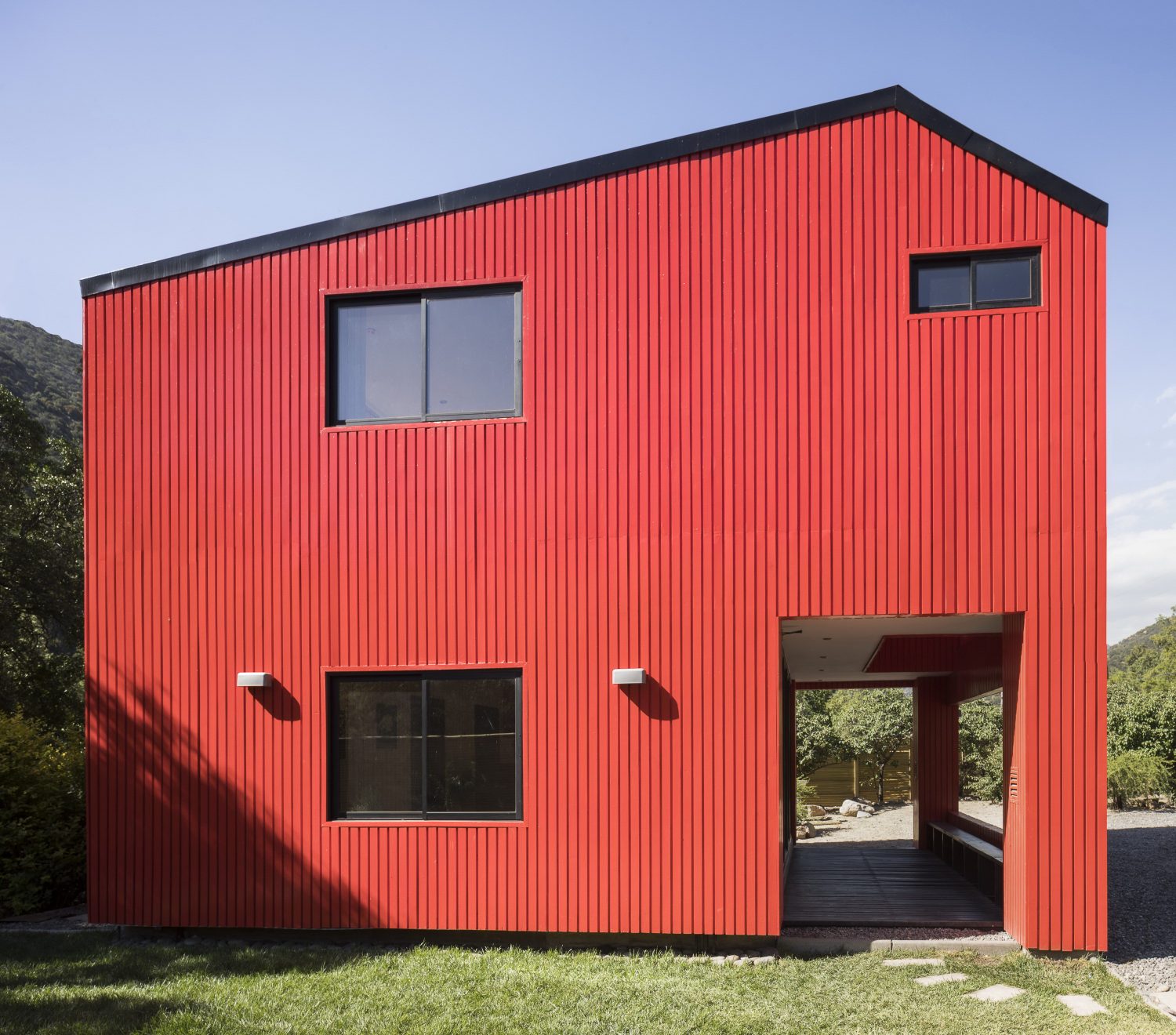 Casa La Roja – The Red House by Felipe Assadi Arquitectos