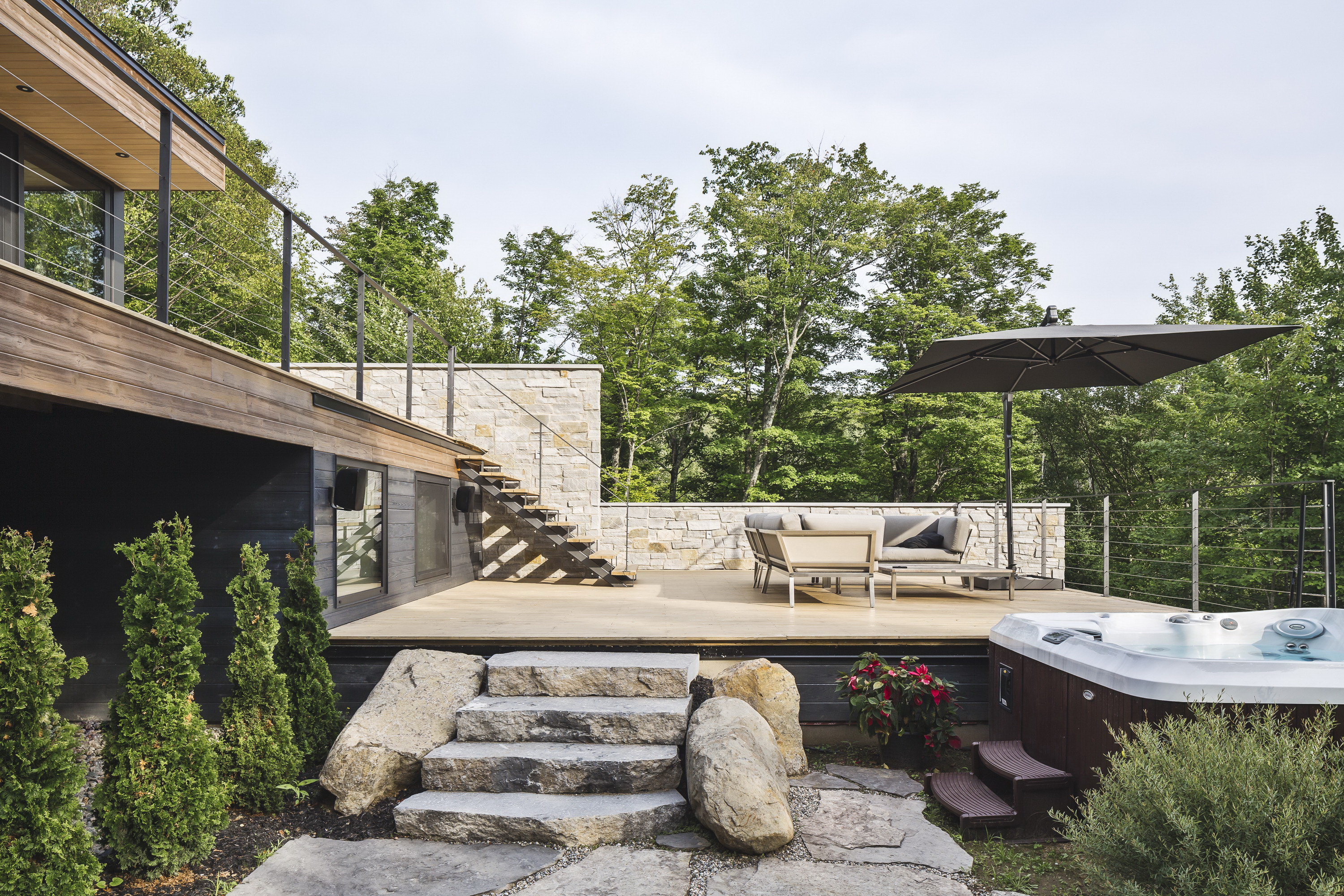 Estrade Residence | Lake House by MU Architecture