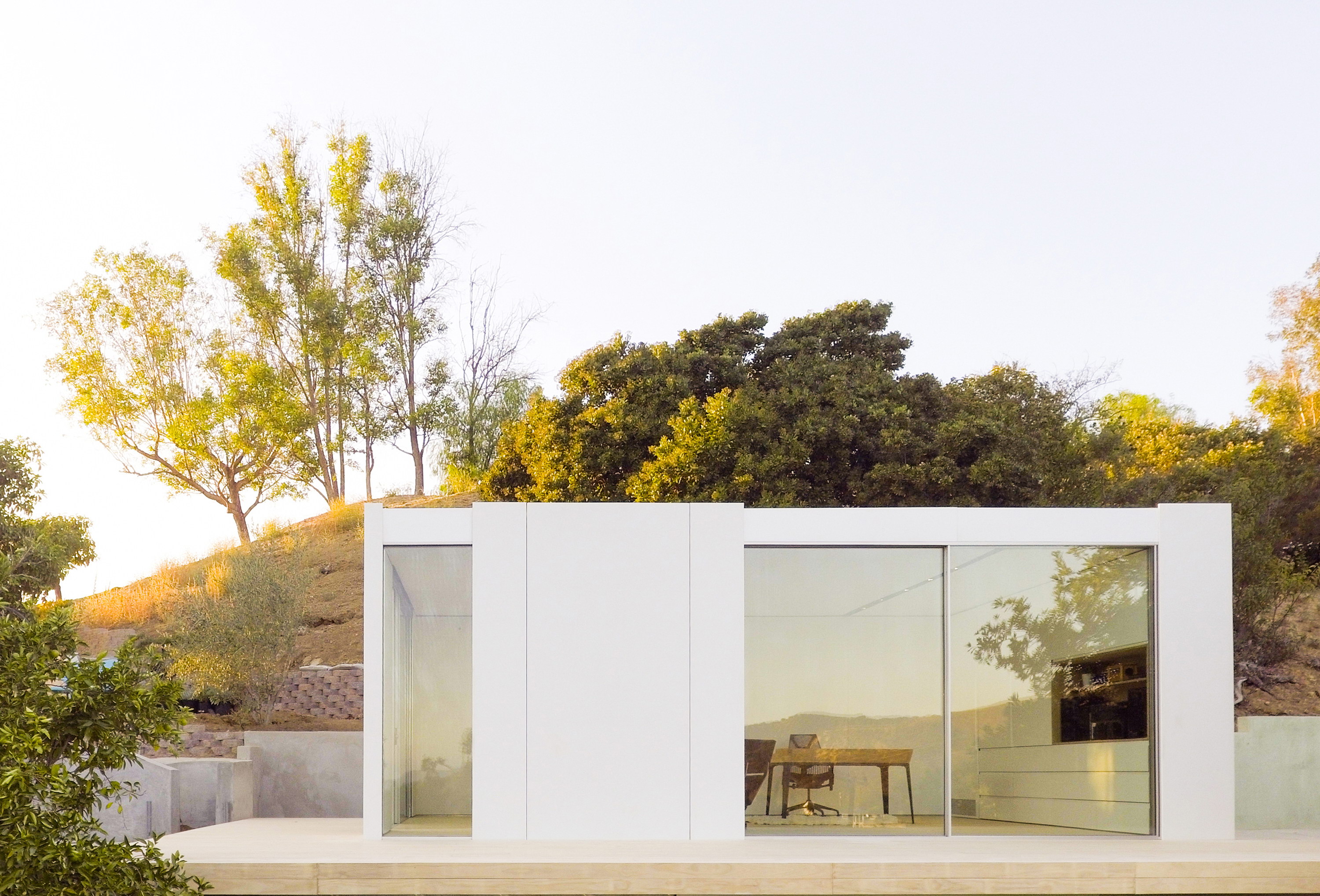 Backyard Studio in LA – Prefab Cabin by Cover