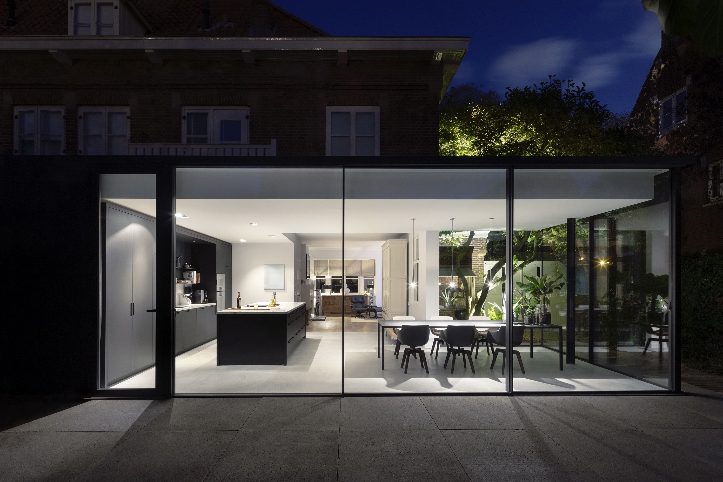 Fig Tree House Glass Box Extension By Bloot Architecture