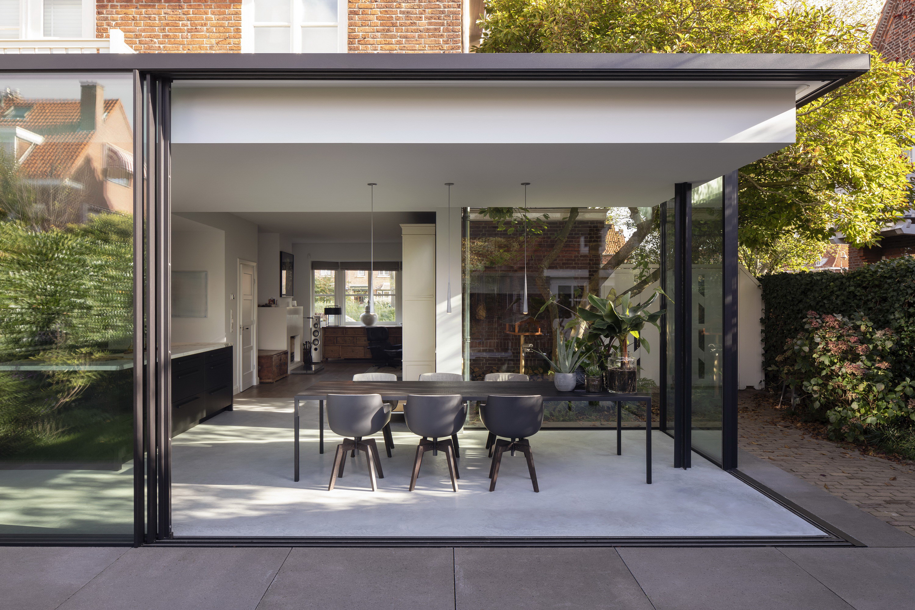 Fig Tree House – Glass Box Extension by Bloot Architecture