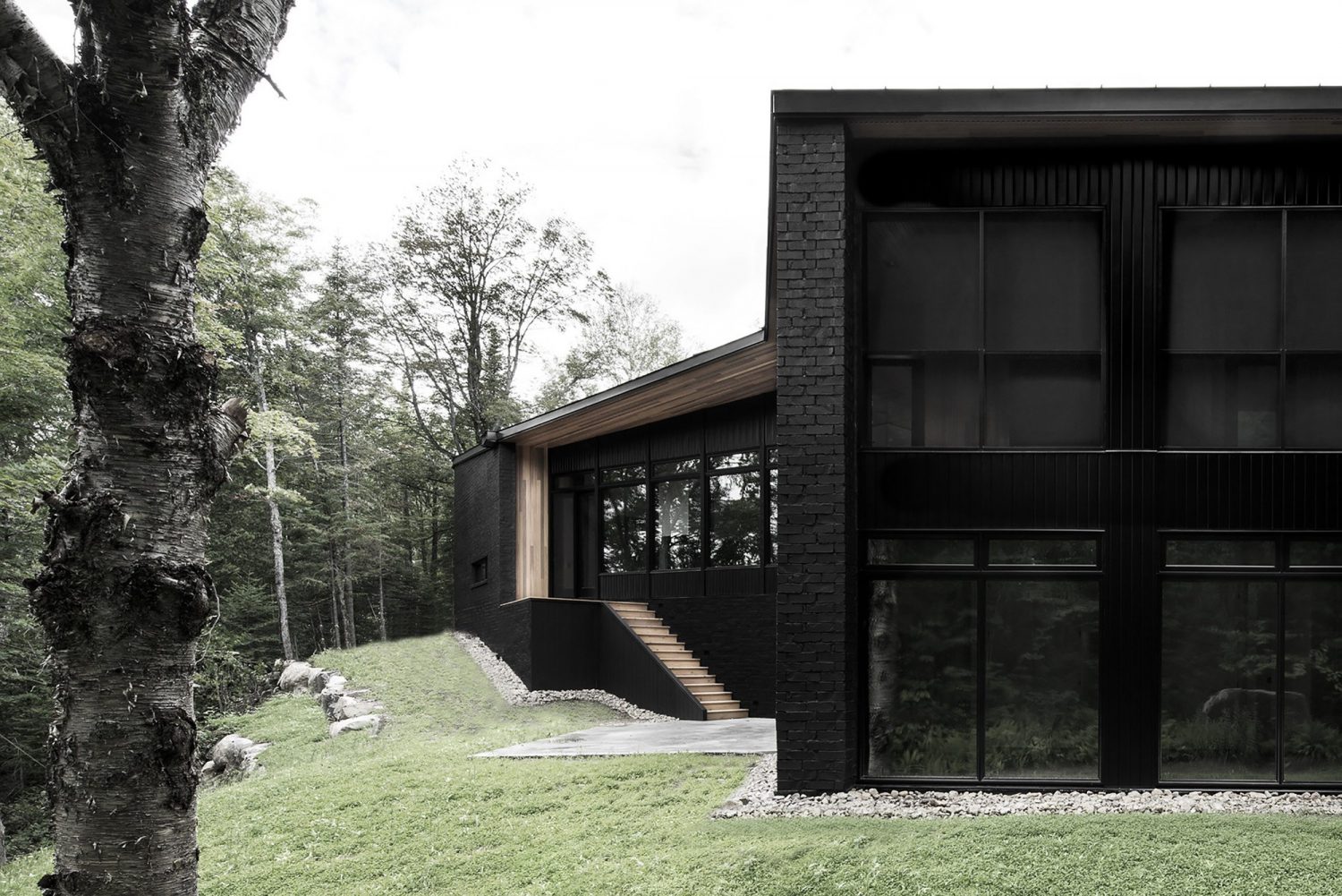 Screen House – Black-Painted Brick House