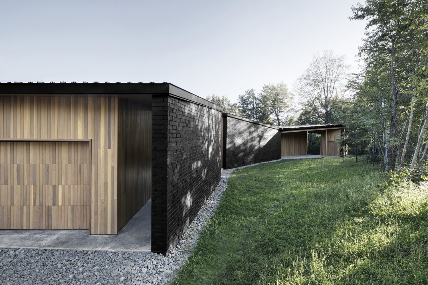 Screen House – Black-Painted Brick House