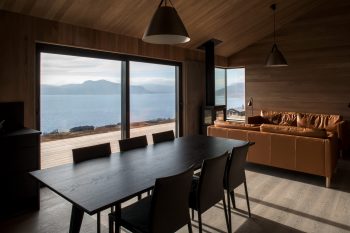 The Hooded Cabin by Arkitektværelset As | Wowow Home Magazine