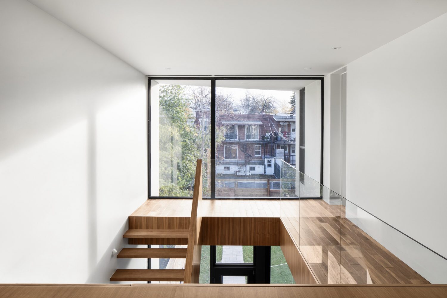 1st Avenue Residence – Terraced House Renovation by Microclimat
