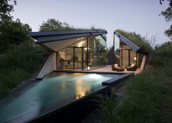 Edgeland House by Berry Chen Architects