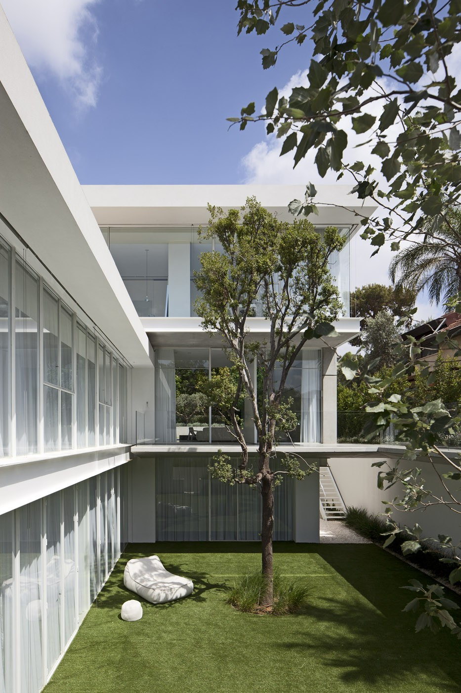 House with Two Courtyards by Pitsou Kedem Architects