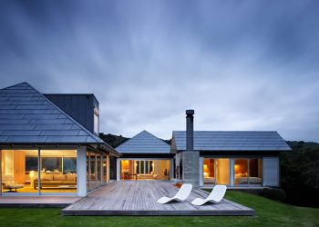 Kuaotunu Beach House by Crosson Clarke Carnachan Architects