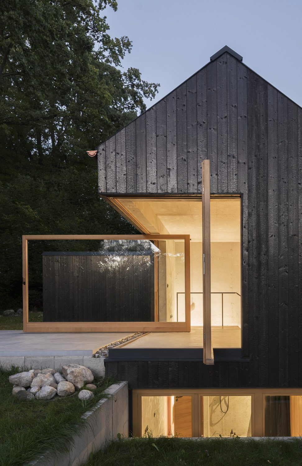The Black House – Modular House by Buero Wagner