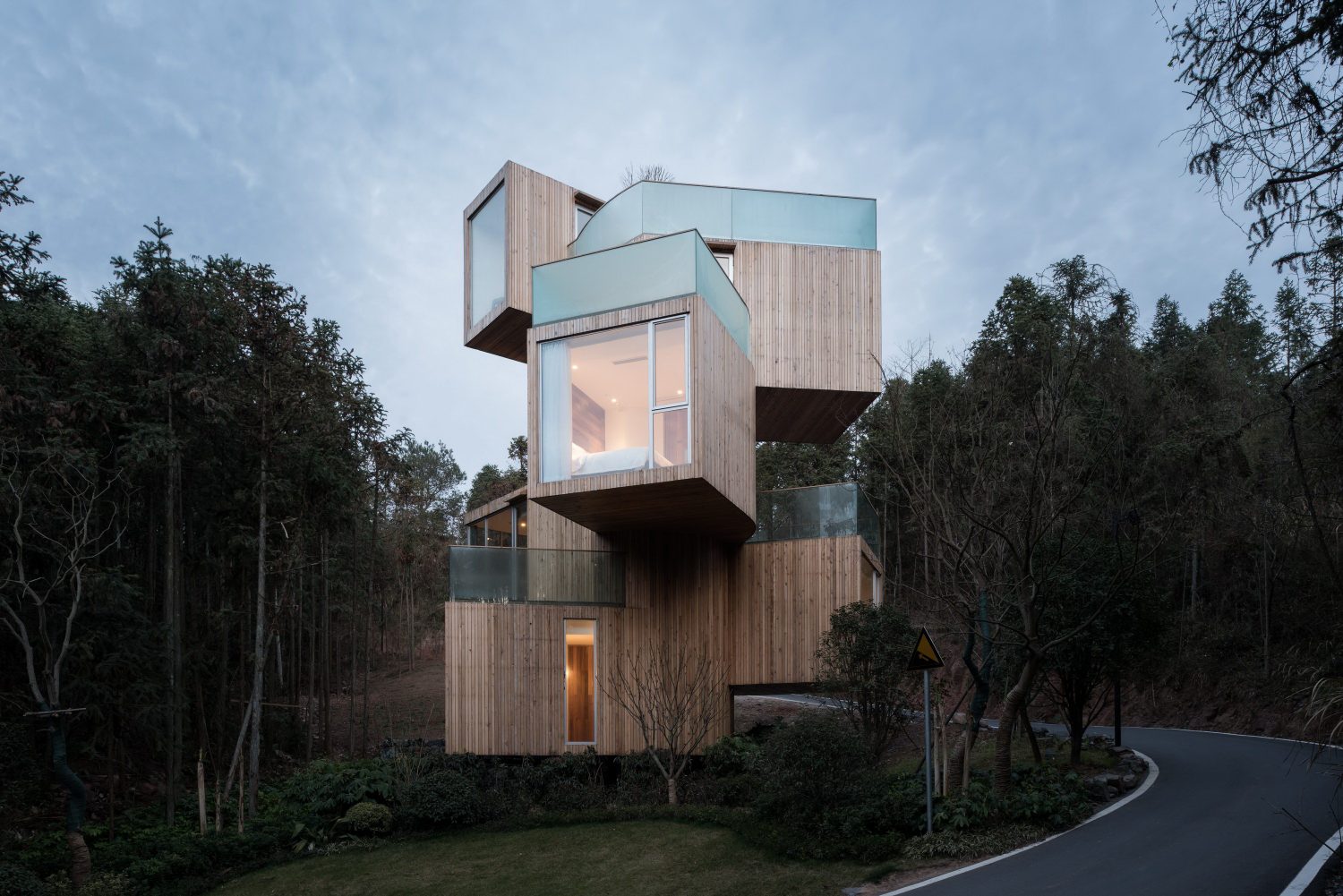 The Qiyun Mountain Tree House by Bengo Studio