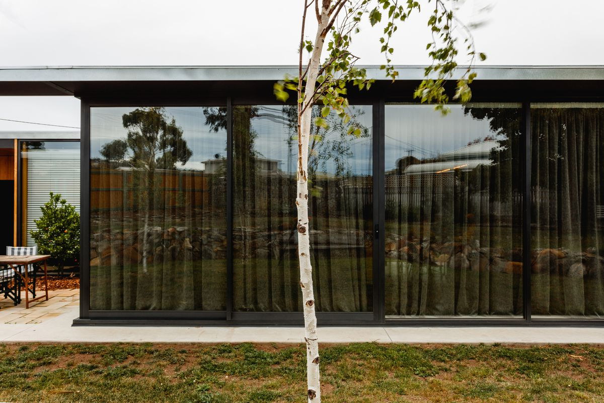 Five Yards House in Tasmania by Archier