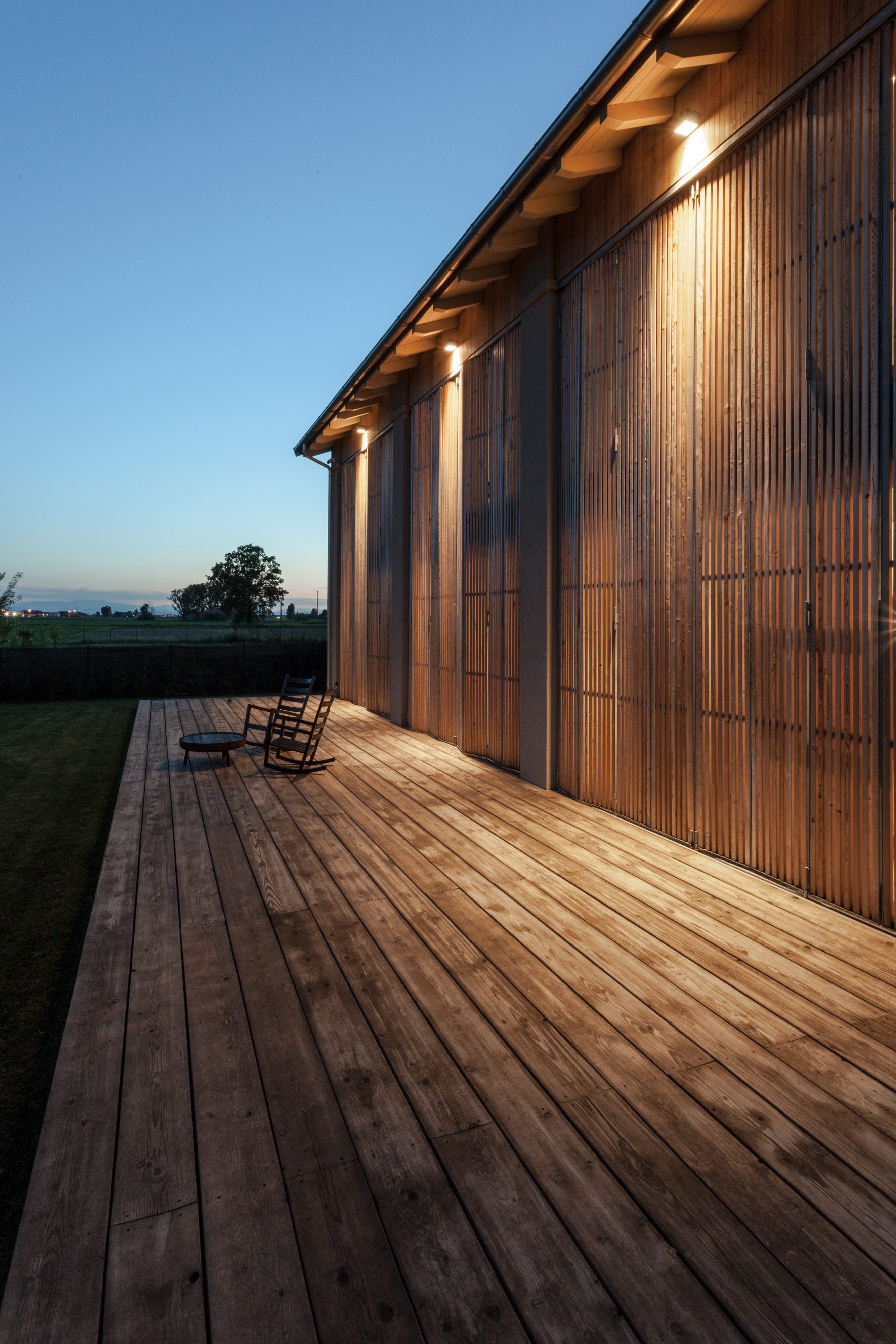 House EFFE-E | Recovered Old Country Barn by Archiplanstudio