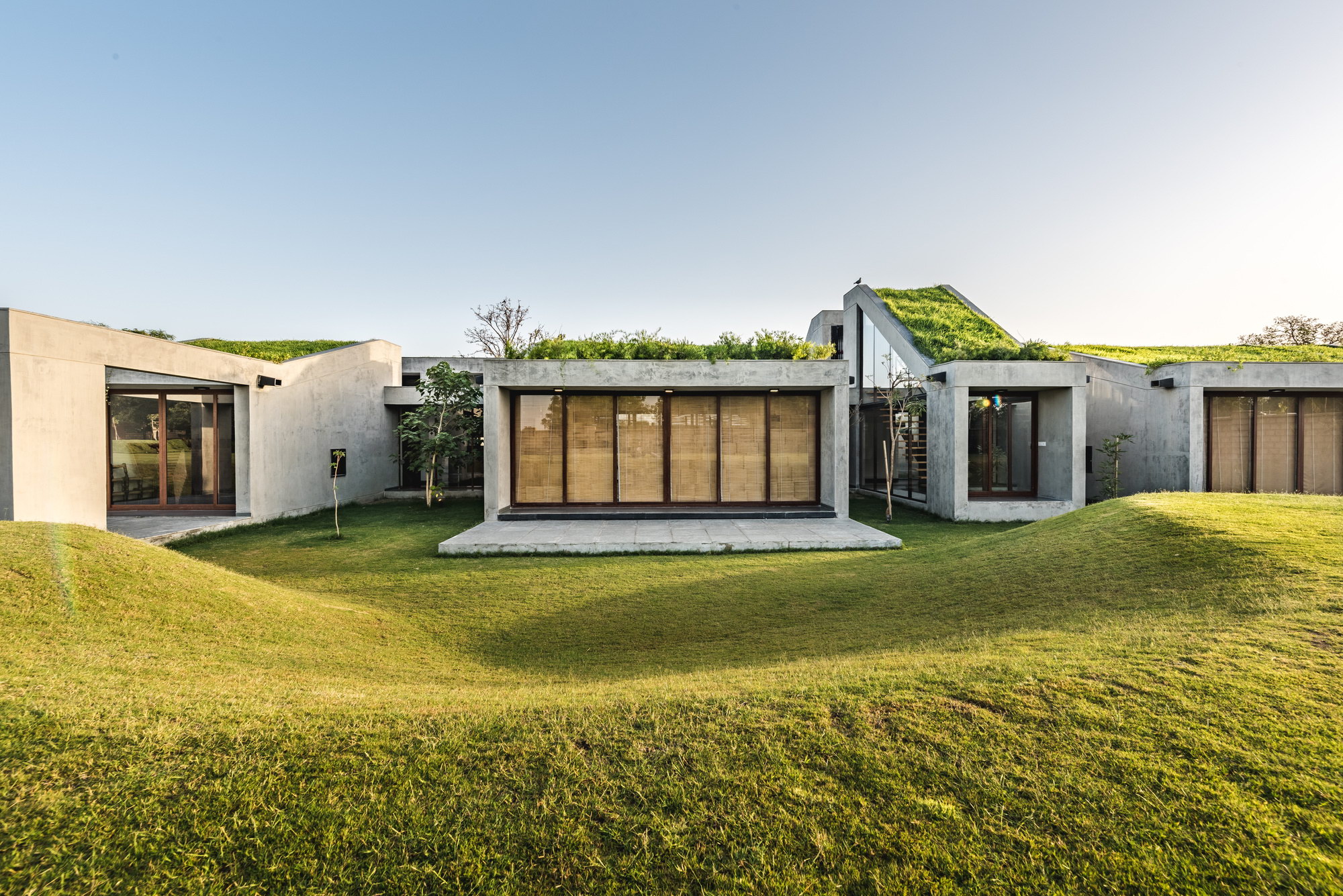 Outhouse with Green Roofs by Misa Architects