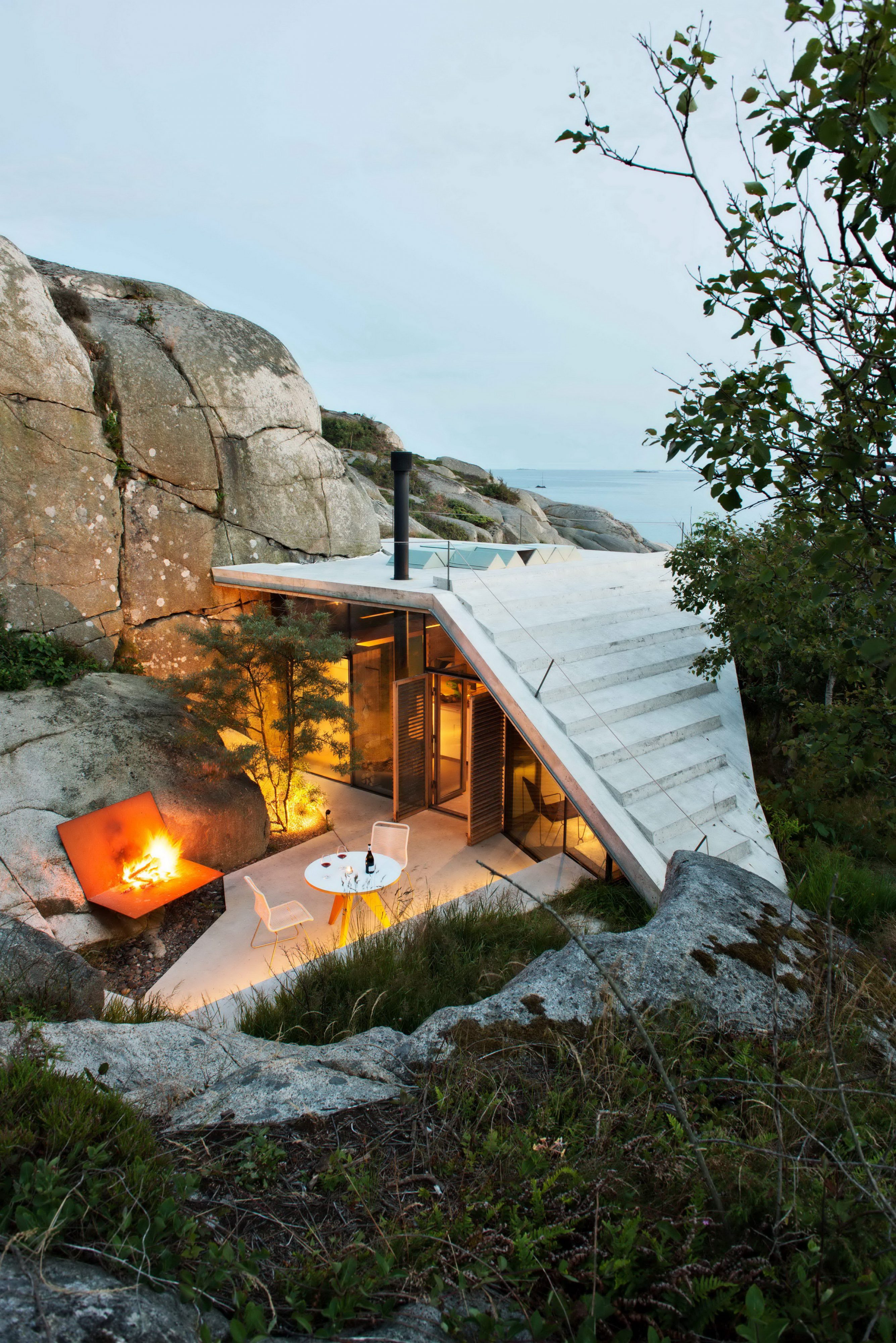 Seaside Cabin Knapphullet by Lund Hagem