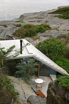 Seaside Cabin Knapphullet by Lund Hagem | Wowow Home Magazine