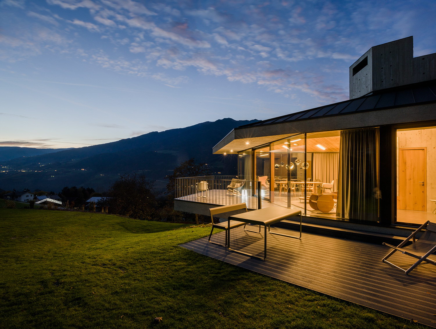 House on the Hill by MoDus Architects