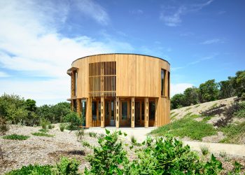 St. Andrews Beach House by Austin Maynard Architects