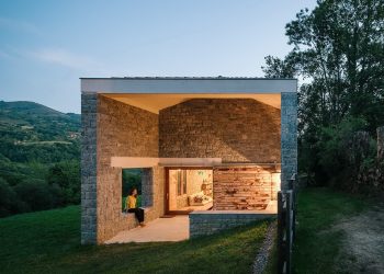 Tmolo House by PYO arquitectos