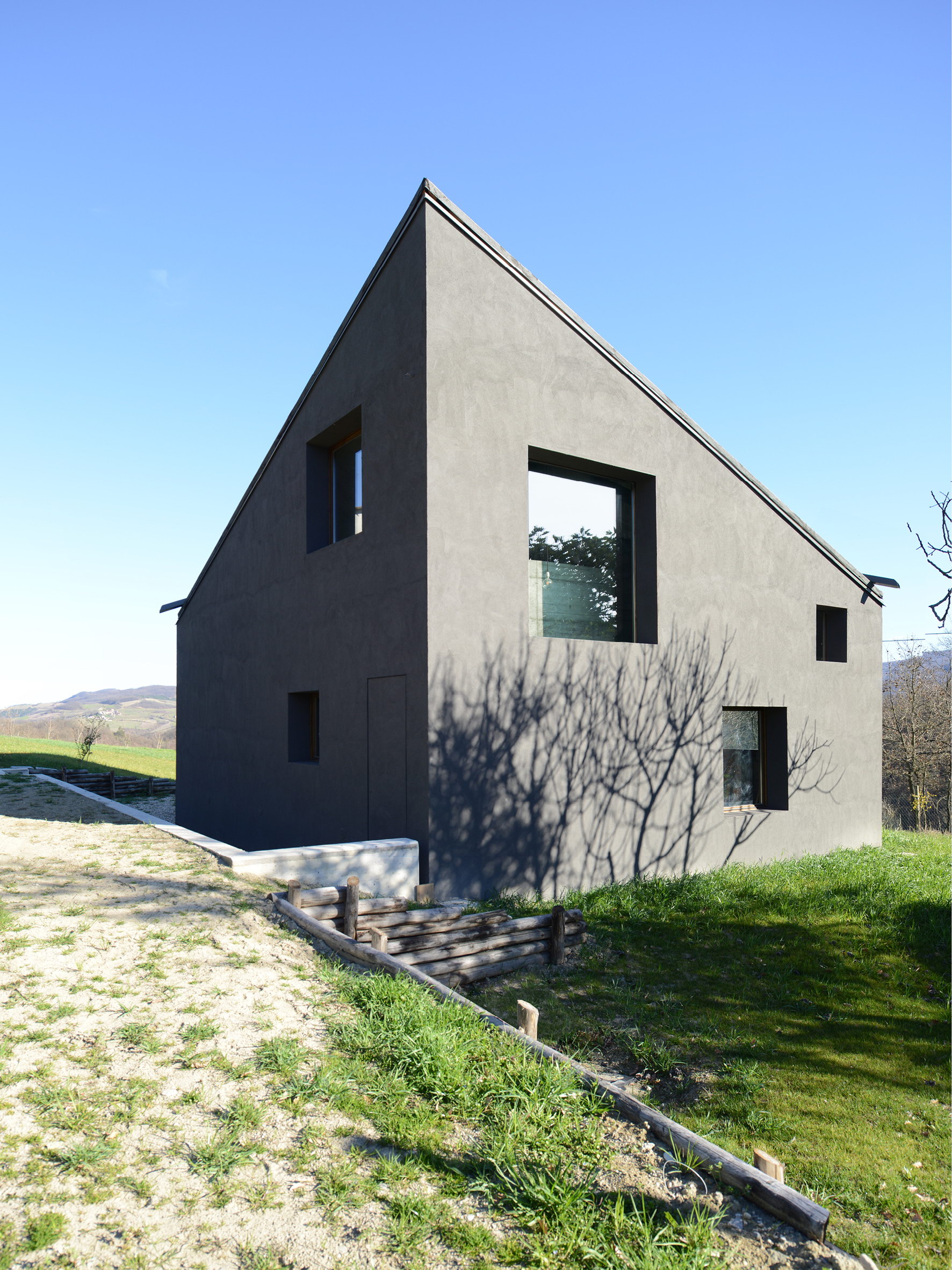 House R | A Concrete Hideaway by 35astudio