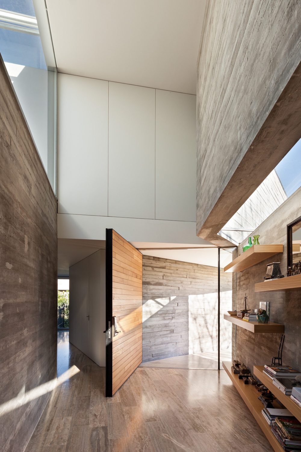L House by Alric Galindez Arquitectos