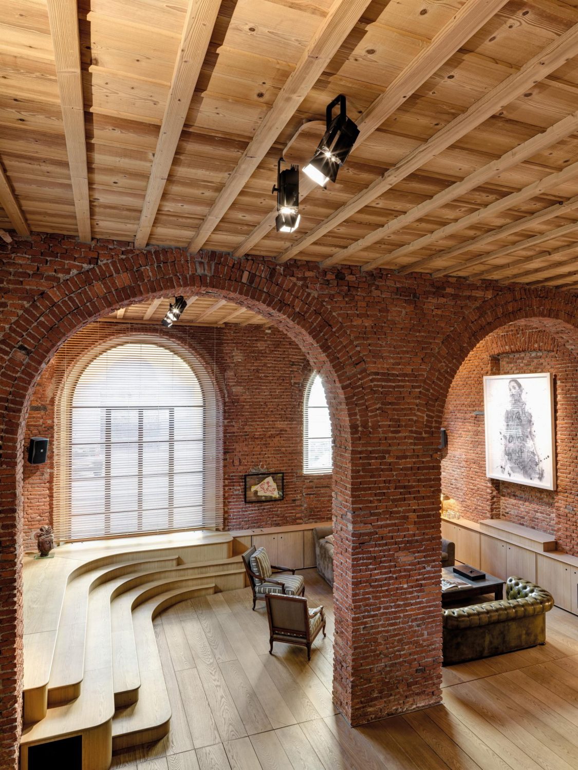 19th-Century Garage turned into Chic Loft