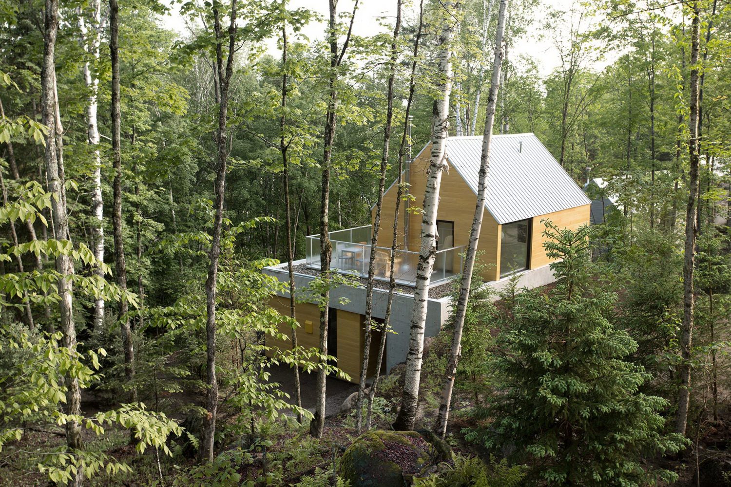 Spahaus | Cabin-Inspired Home by YH2