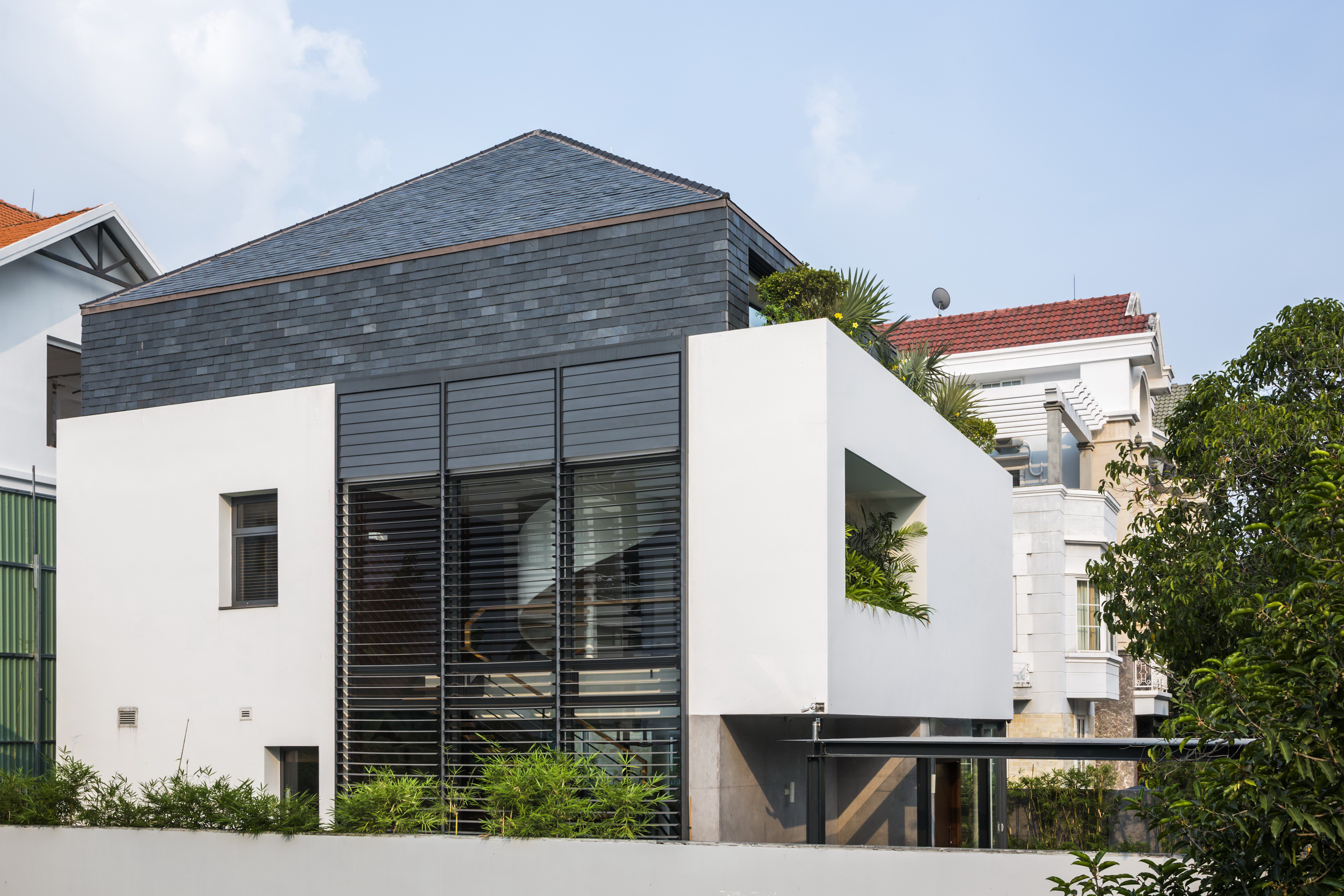 White Cube House | Minimalist Suburb House by MM++ architects