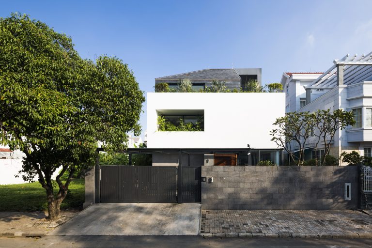 White Cube House | Minimalist Suburb House by MM++ architects