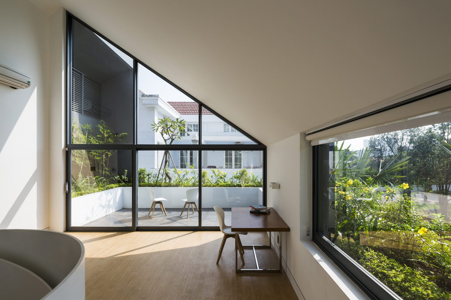 White Cube House | Minimalist Suburb House by MM++ architects
