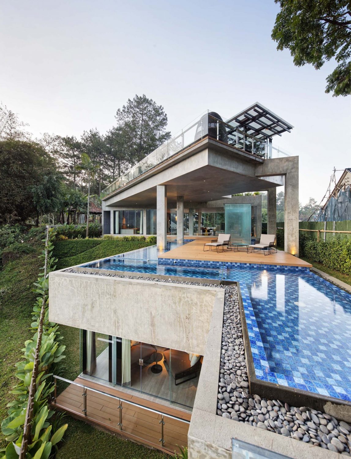Hanging Villa by TWS & Partners