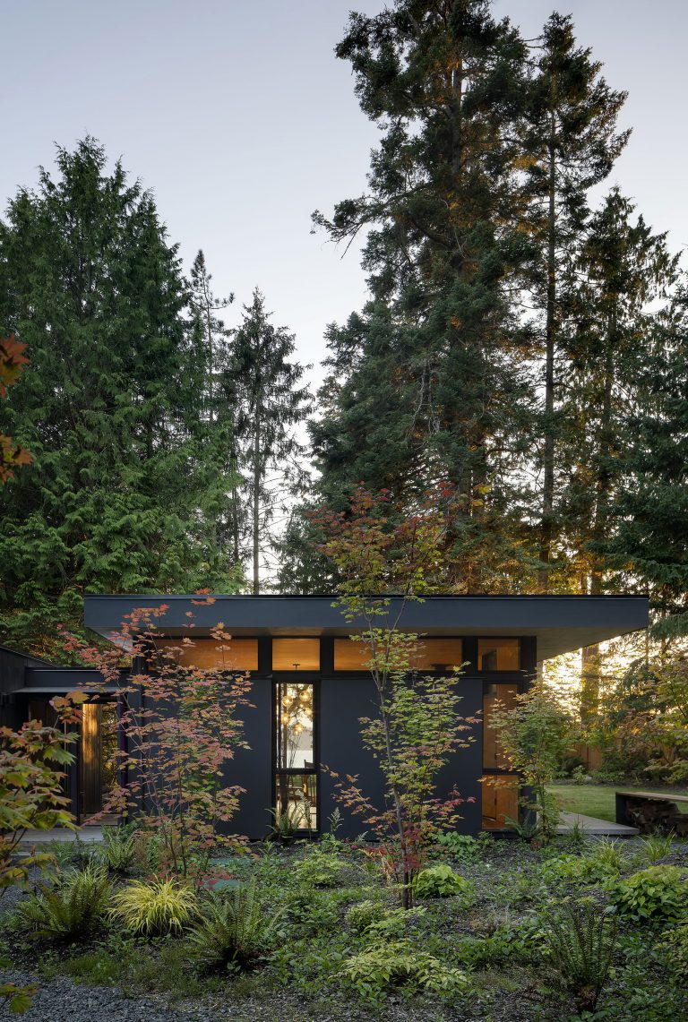 Hood Cliff Retreat by Wittman Estes | Wowow Home Magazine