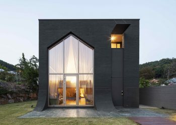 B’ house by 100 A associates